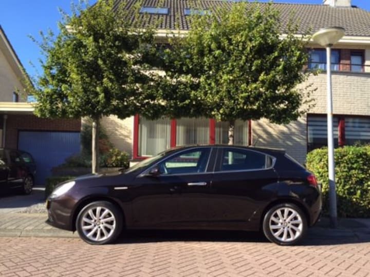 Alfa Romeo Giulietta 1.4 Turbo MultiAir Distinctive (2011)