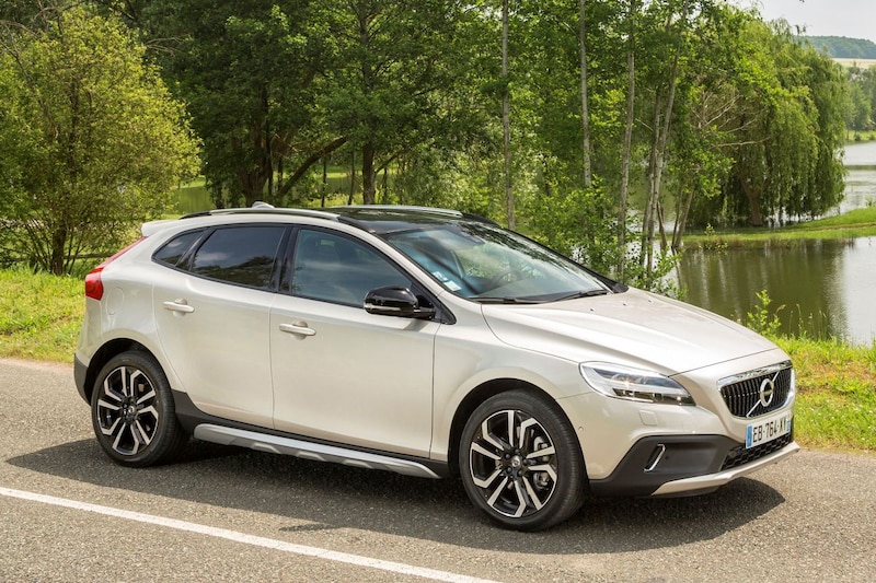 Volvo V40 Cross Country T3 Polar+ Luxury (2019) #2 review