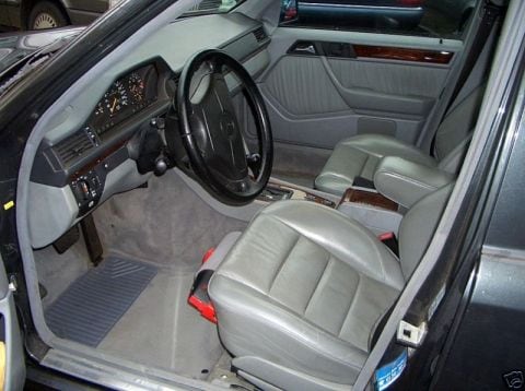 Mercedes-Benz E 320 (1993)