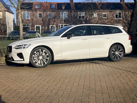 Volvo V60 T8 Plug-in Hybrid AWD Plus