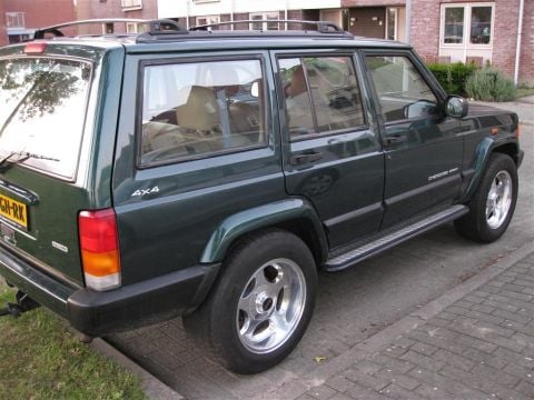 Jeep Cherokee 4.0i 60th Anniversary (2000)