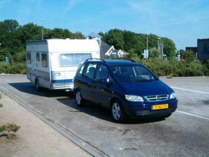 Opel Zafira 2.2 DTi-16V Maxx (2004)