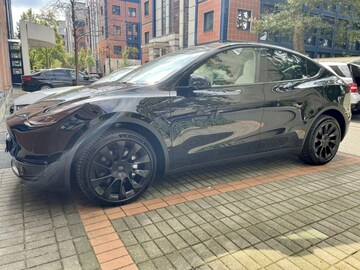 Tesla Model Y Long Range AWD (2021)