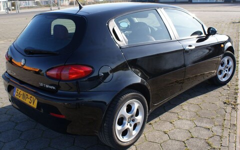 Alfa Romeo 147 1.6 T.Spark 16V Progression