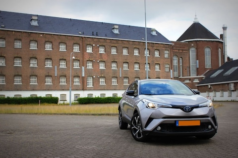 Toyota C-HR 1.8 Hybrid Bi-Tone (2016)