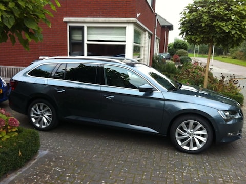 Skoda Superb Combi 1.6 TDI Greentech Style Businessline (2015)