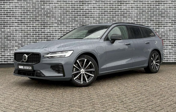 Volvo V60 T8 Plug-in Hybrid AWD Plus (2023)