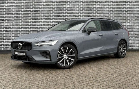 Volvo V60 T8 Plug-in Hybrid AWD Plus (2023)