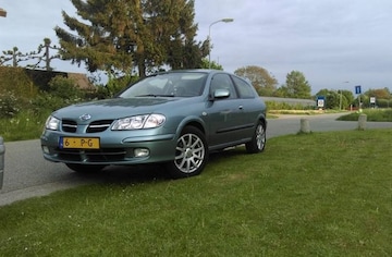 Nissan Almera 1.8 Luxury (2001)