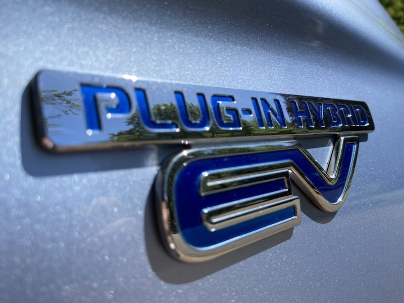 Mitsubishi Outlander PHEV Business Edition (2014)