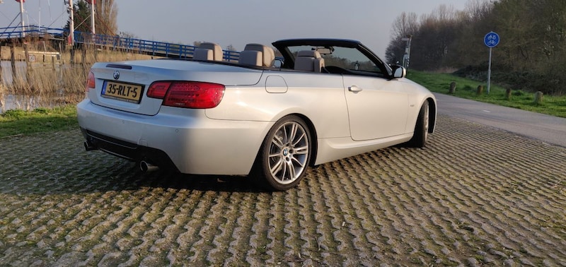BMW 335i Cabrio High Executive (2011)