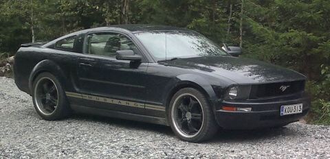 Ford Mustang Coupe Deluxe 4.0L V6