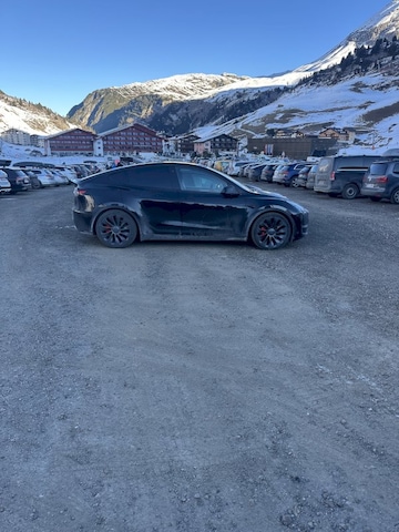 Tesla Model Y Performance AWD (2023)