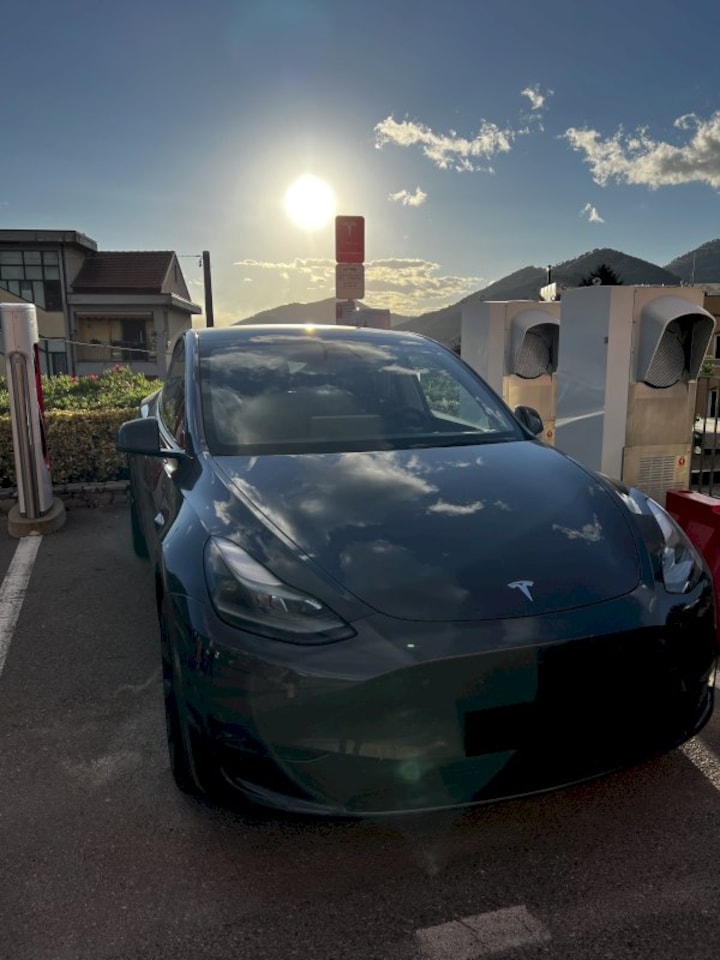 Tesla Model Y Long Range AWD (2021)
