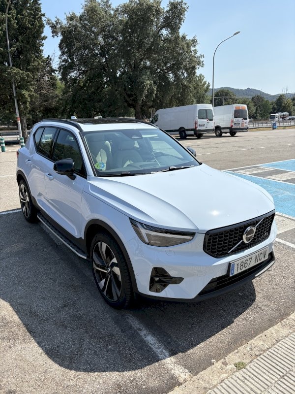 Volvo XC40 B4 Plus Black Edition (2025)