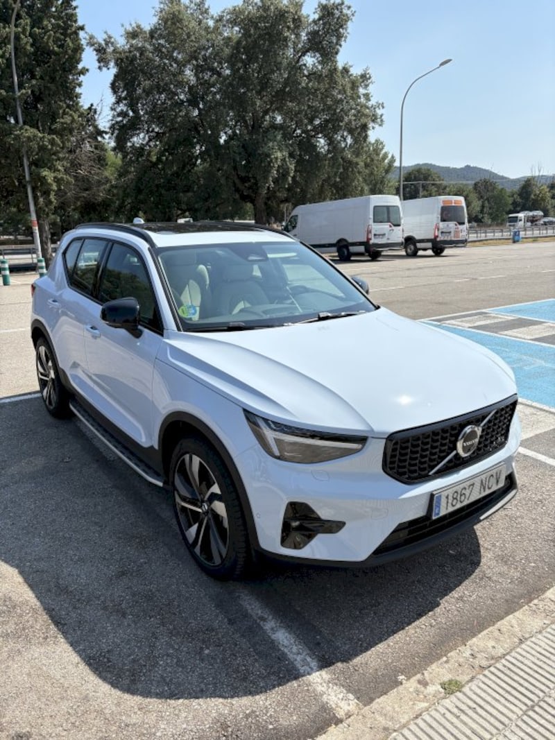 Volvo XC40 B4 Plus Black Edition (2025)
