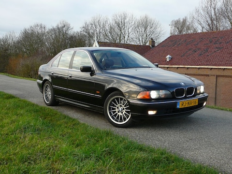 BMW 528i