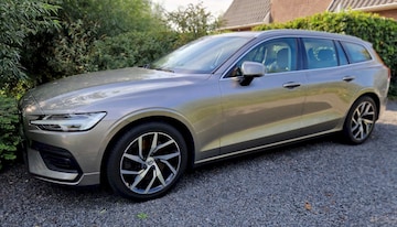 Volvo V60 T5 Momentum Pro (2019)