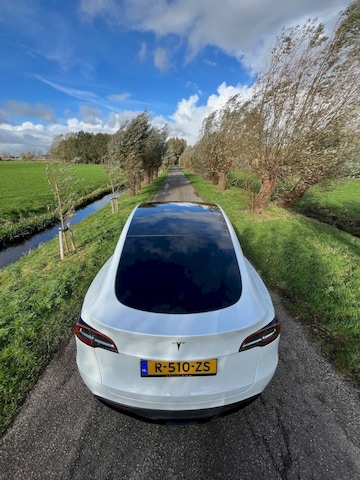 Tesla Model Y (2022)