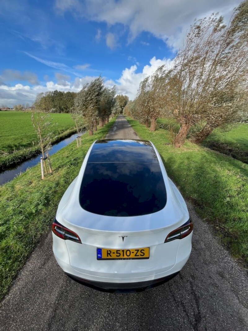 Tesla Model Y (2022)