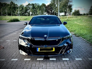 BMW i5 (2024)