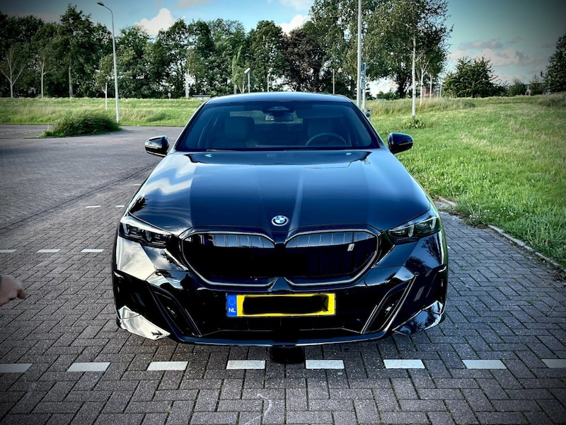 BMW i5 (2024)