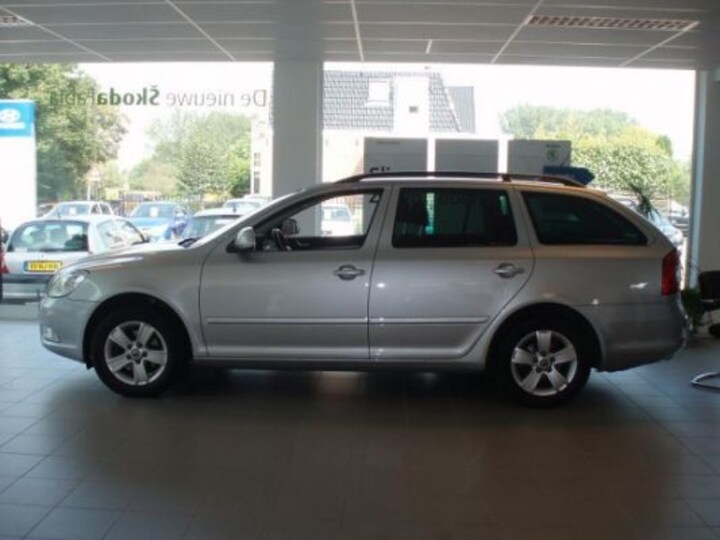 Skoda Octavia Combi 1.4 TSI Ambition Businessline (2010)
