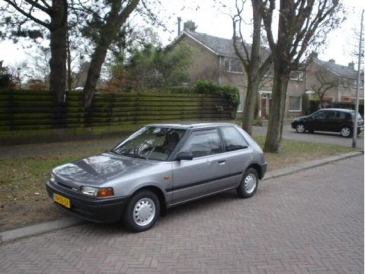 Mazda 323 1.3 LX