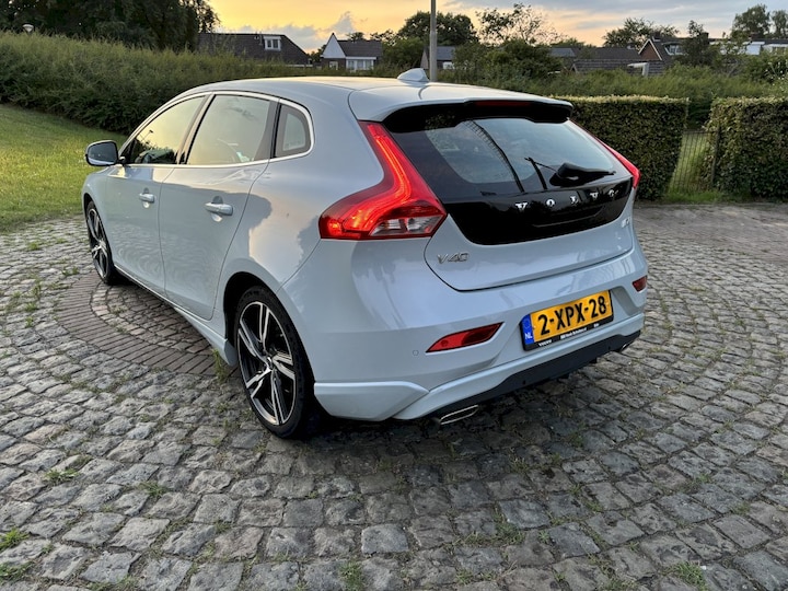 Volvo V40 D4 Business Summum (2014)