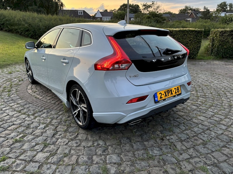 Volvo V40 D4 Business Summum (2014)