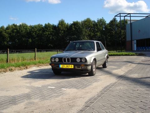 BMW 323i (1984)
