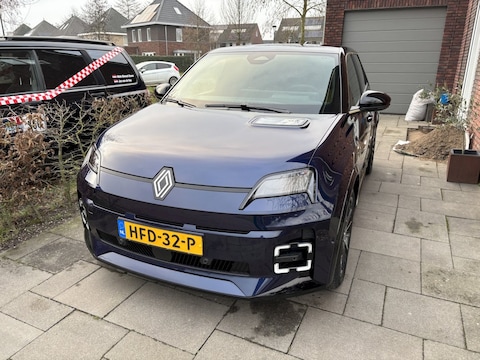 Renault 5 E-TECH comfort range iconic cinq