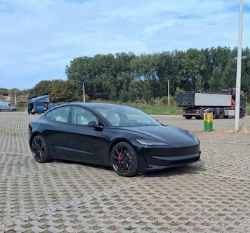 Tesla Model 3 Performance AWD (2024)