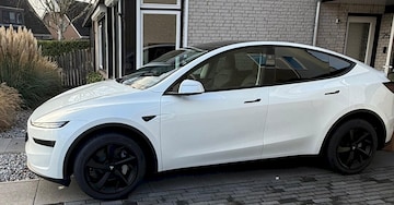 Tesla Model Y Premium AWD (2025)