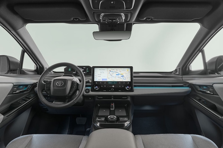 Toyota C-HR+ (EMBARGO 12/3)