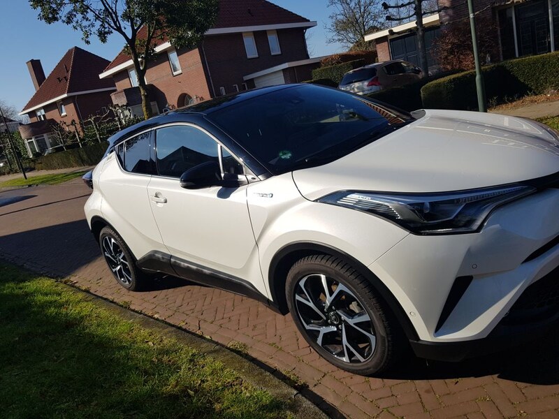 Toyota C-HR 1.8 Hybrid Bi-Tone Plus (2017)