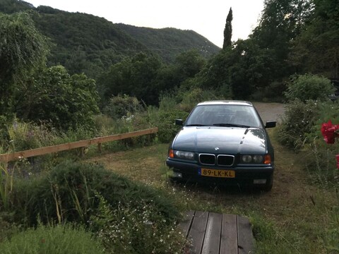 BMW 320i