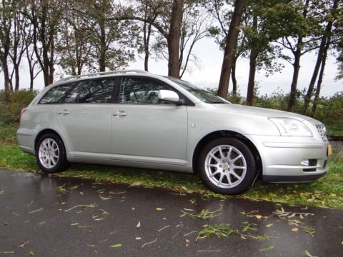 Toyota Avensis Wagon 2.0 D-4D Linea Sol (2006)