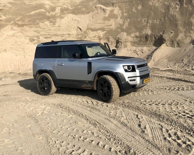 Land Rover Defender 90 D200 S (2021)
