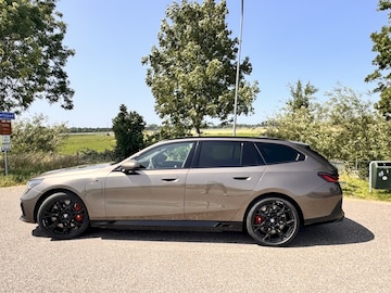 BMW 550e xDrive Touring (2025)