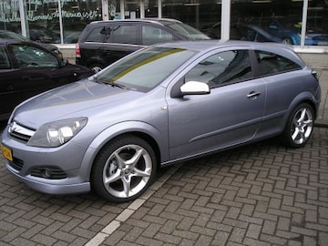 Opel Astra GTC 1.8 Sport (2006)