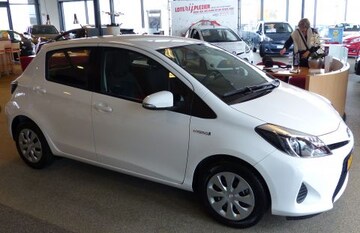 Toyota Yaris 1.5 Full Hybrid Aspiration (2013)