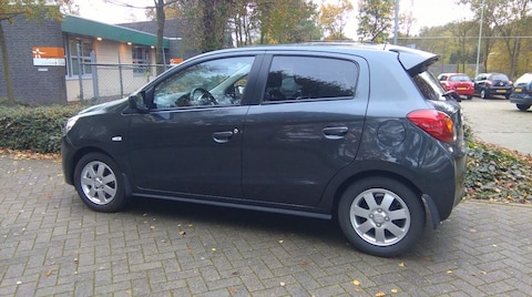Mitsubishi Space Star 1.0 Bright (2015)