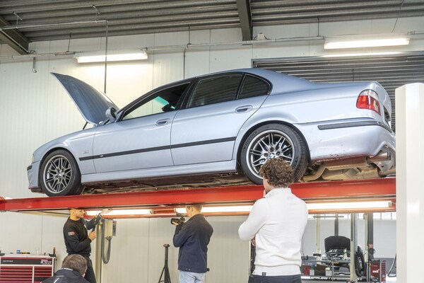 BMW M5 E39 Klokje Rond
