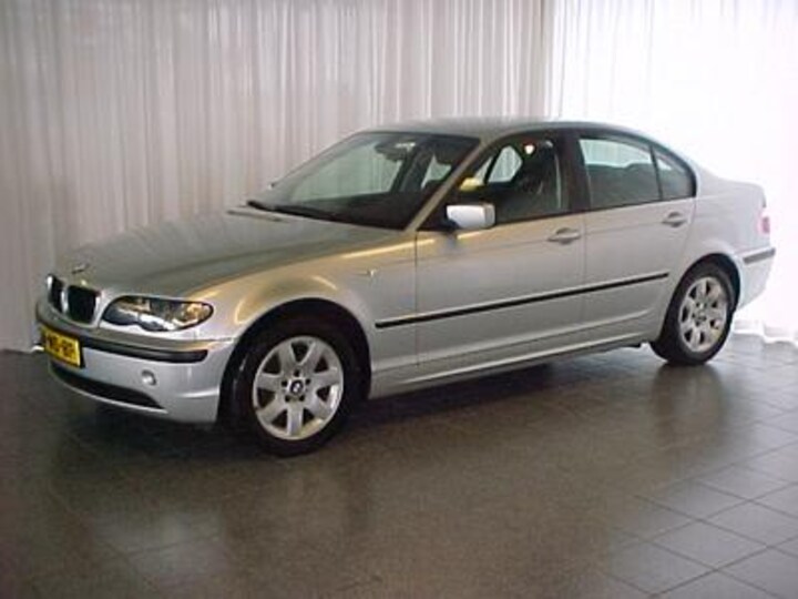 BMW 318d Essence (2004)