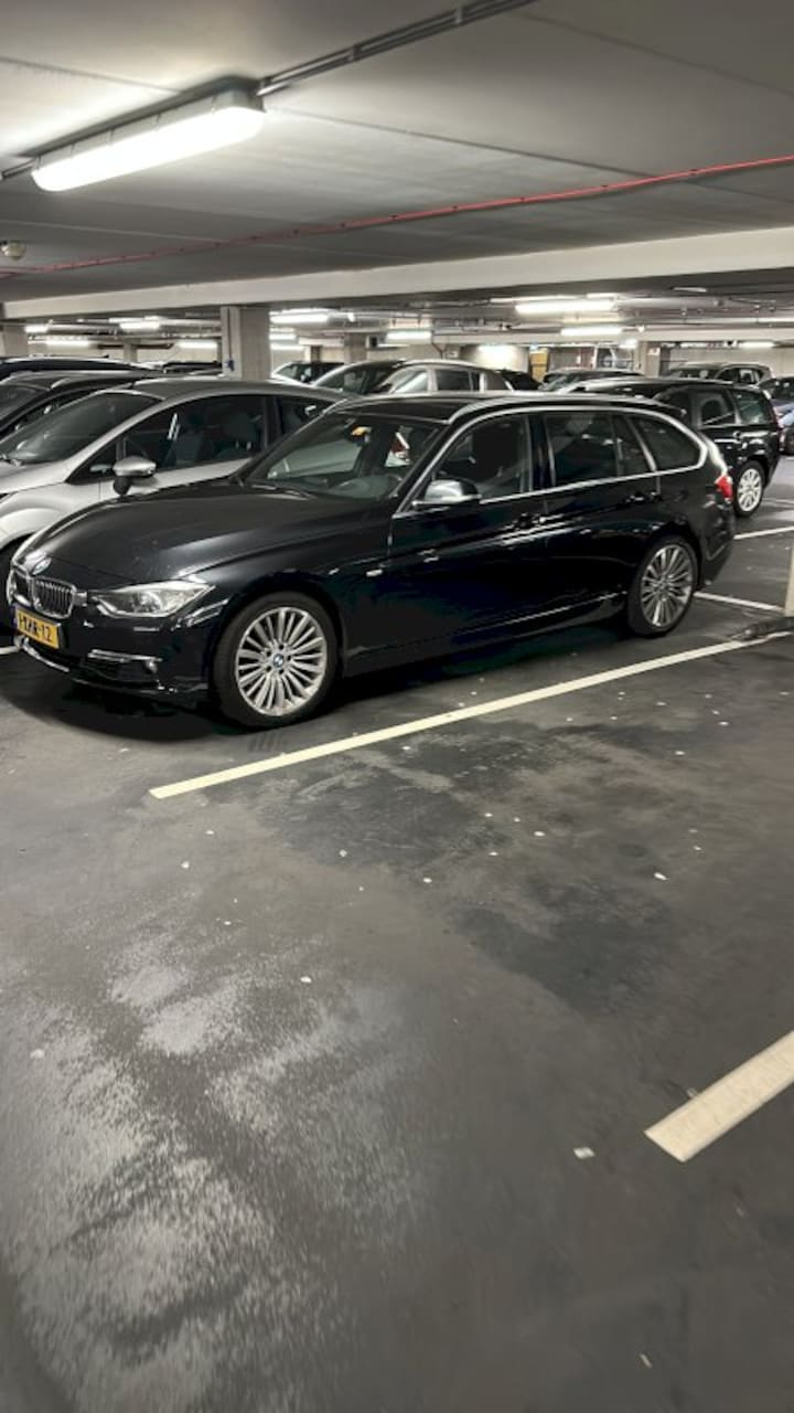 BMW 320i Touring High Executive (2014)