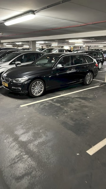 BMW 320i Touring High Executive (2014)