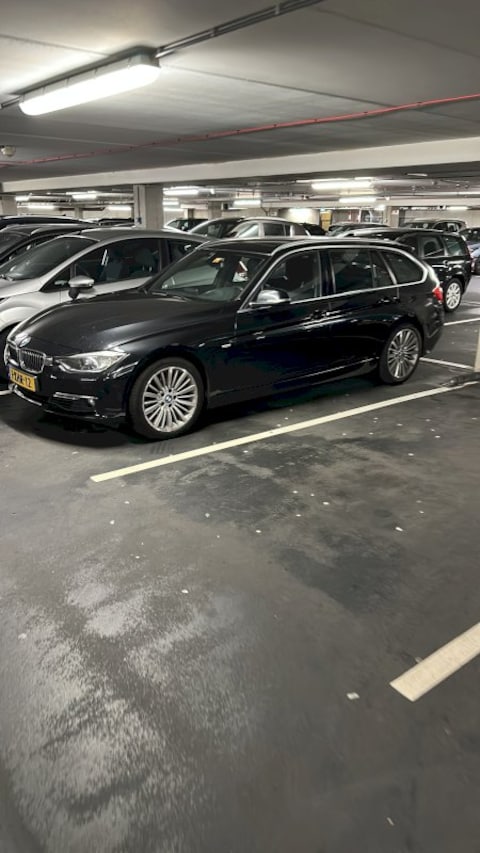 BMW 320i Touring High Executive (2014)