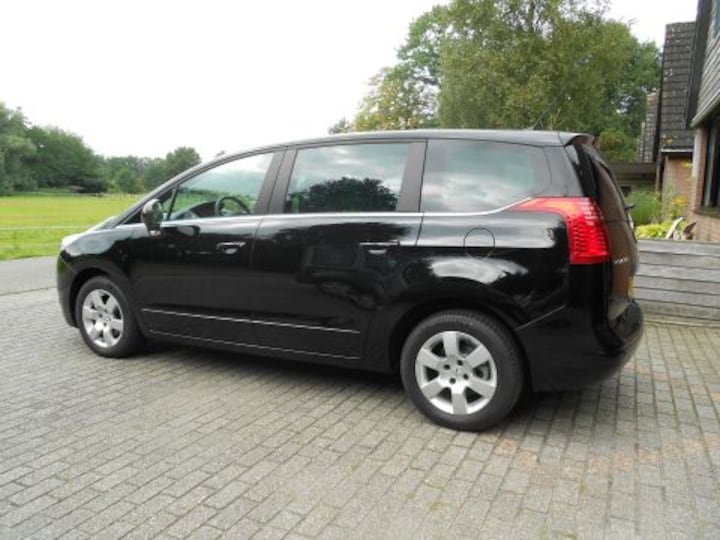 Peugeot 5008 Blue Lease 1.6 e-HDi 5P (2012)