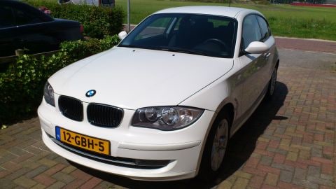 BMW 118d business line (2008)